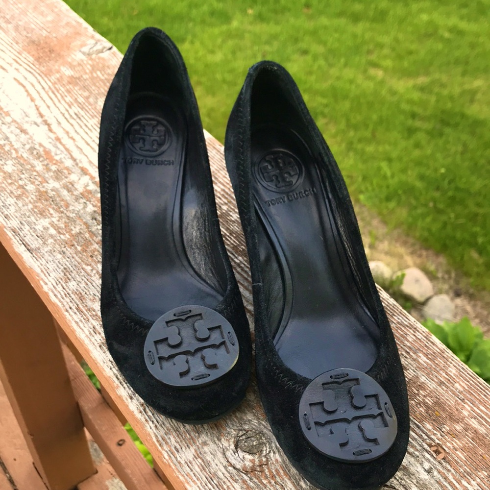 Sally-Split Suede wedge.